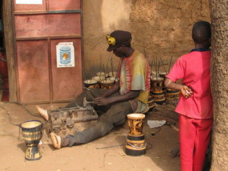 01 Fabrication Artisanale De Djembes